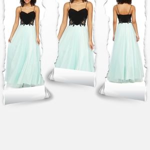 💲Sale💲💚HOST PICK💚 Beaded Illusion Mesh Bodice Gown